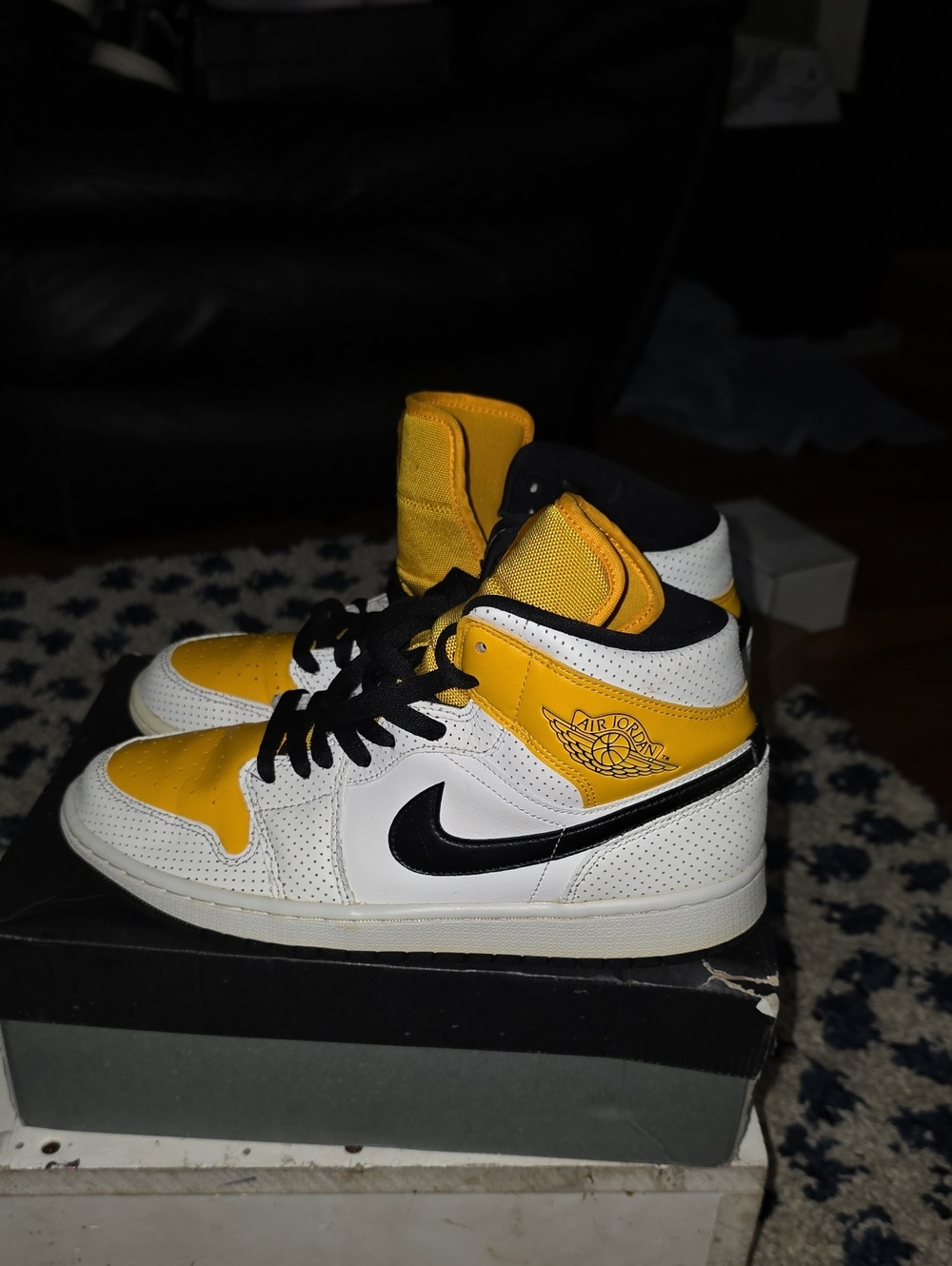 Air Jordan 1 Mid Laser Orange